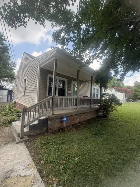 406 Crestview Dr, Hopkinsville, KY 42240