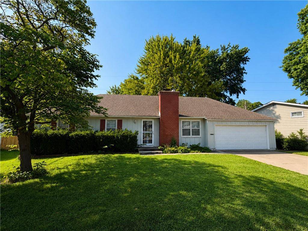 8201 W 91st ST, Overland Park, KS 66212