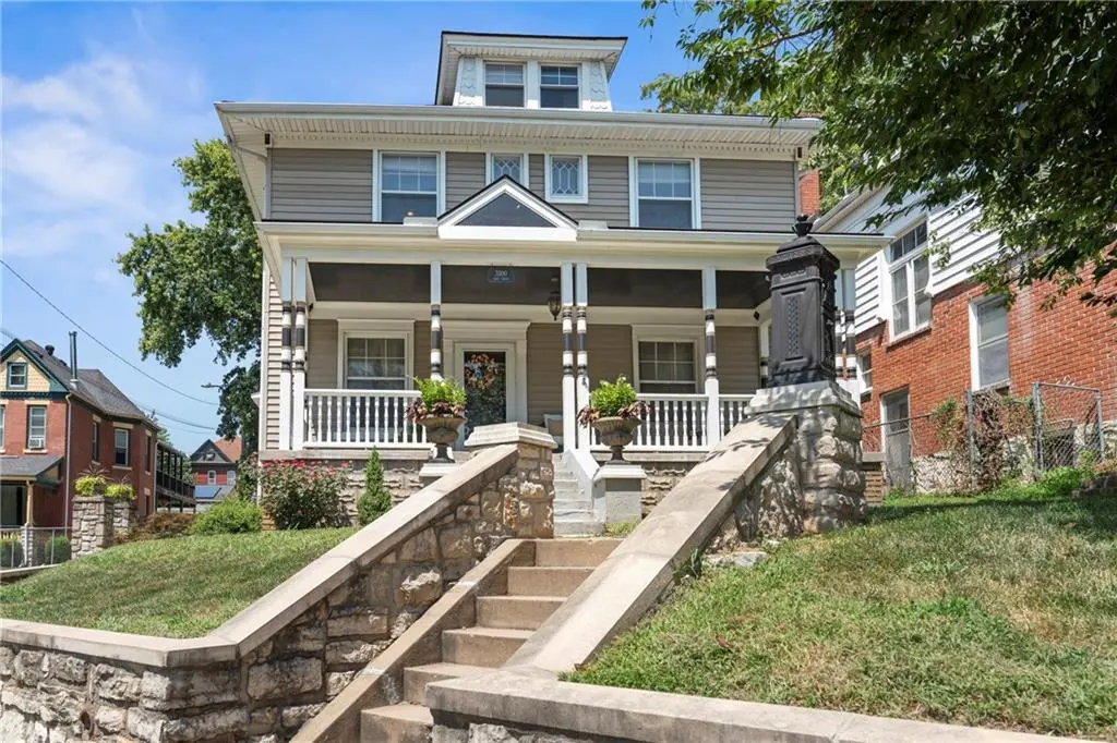 3300 E 10th ST, Kansas City, MO 64127
