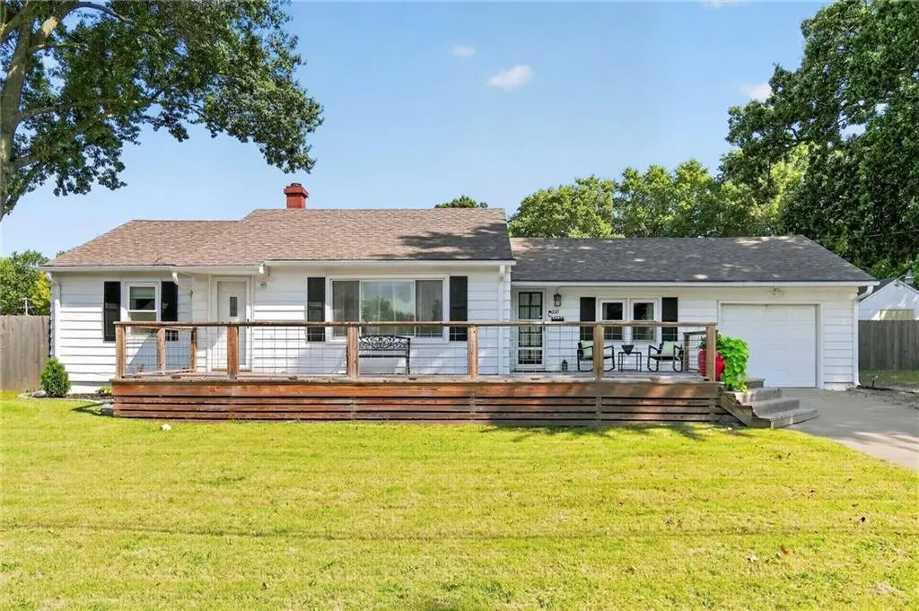 210 SW 5th ST, Lee's Summit, MO 64063