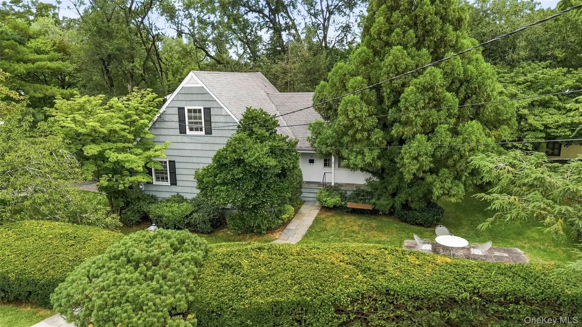 20 Bird PL, White Plains, NY 10605