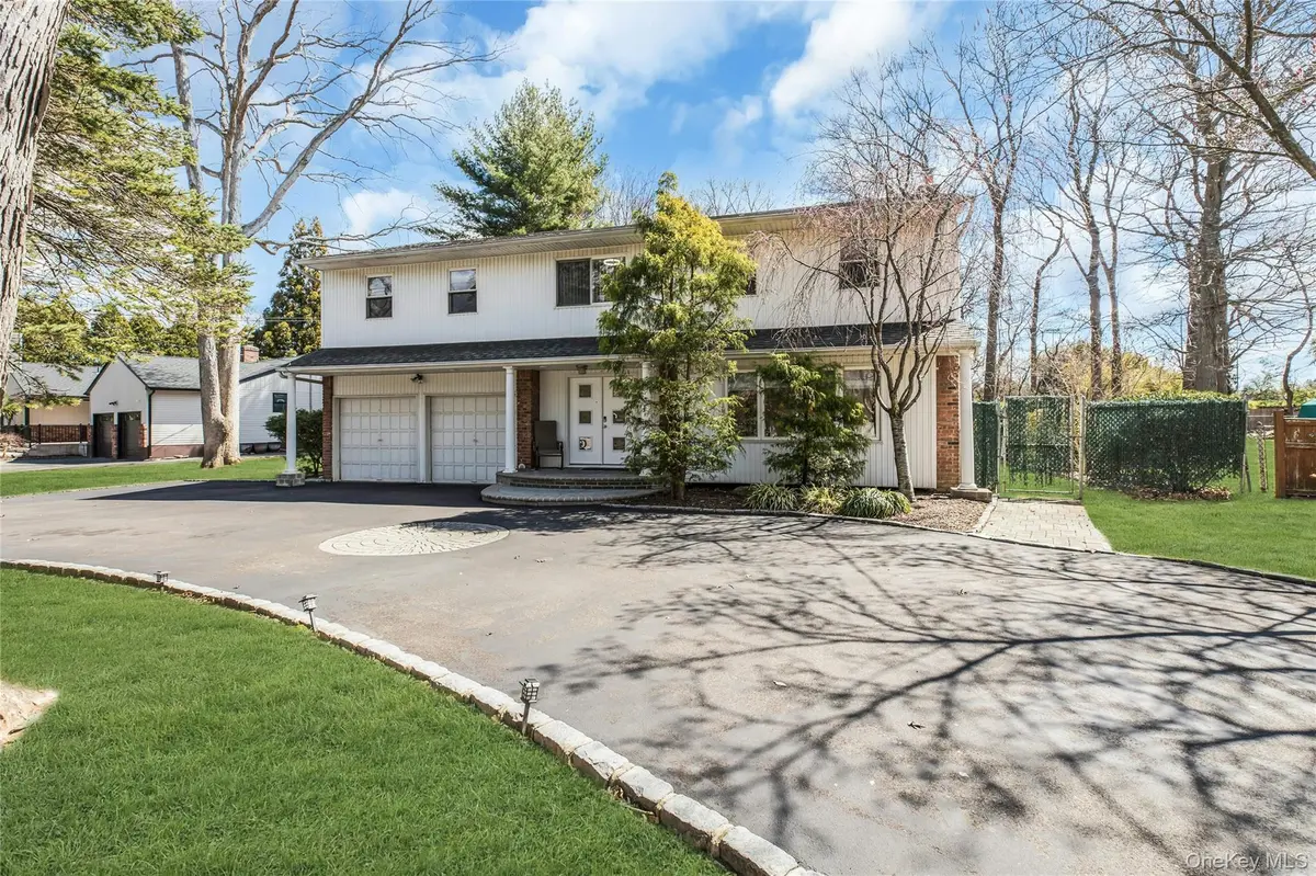 132 Washington AVE, Plainview, NY 11803
