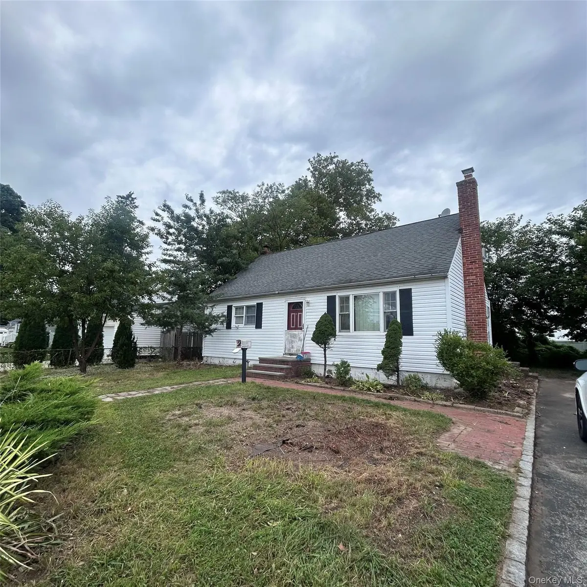 364 42nd ST, Lindenhurst, NY 11757