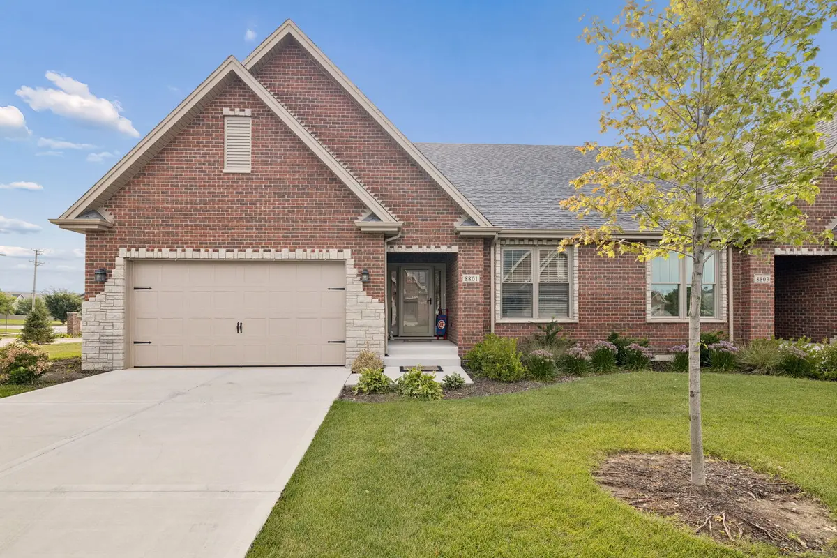 8801 Willow LN, Mokena, IL 60448