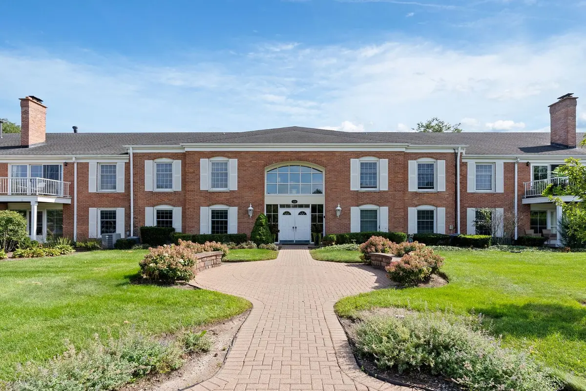 124 Carriage Way DR #209B, Burr Ridge, IL 60527