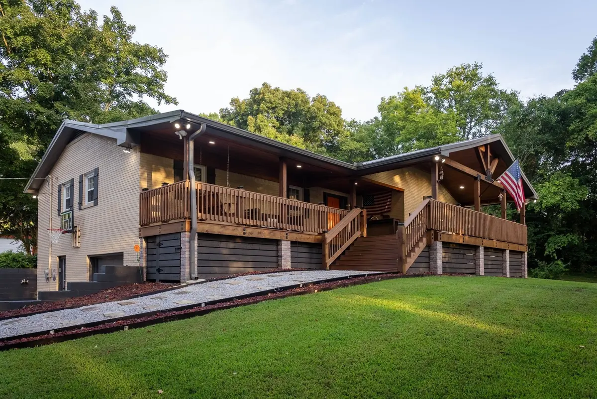 4118 Leipers Creek Rd, Williamsport, TN 38487
