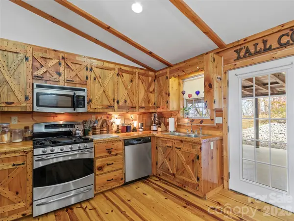 1447/1421 Ayers Mountain RD, Green Mountain, NC 28740