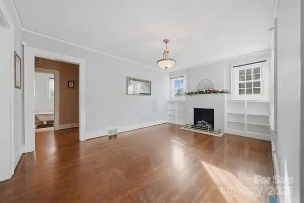 323 4th Street PL SW, Hickory, NC 28602