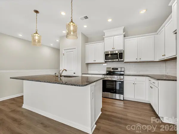 6573 Fire Lily LN, Charlotte, NC 28216