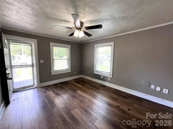 409 S Maple ST, Dallas, NC 28034