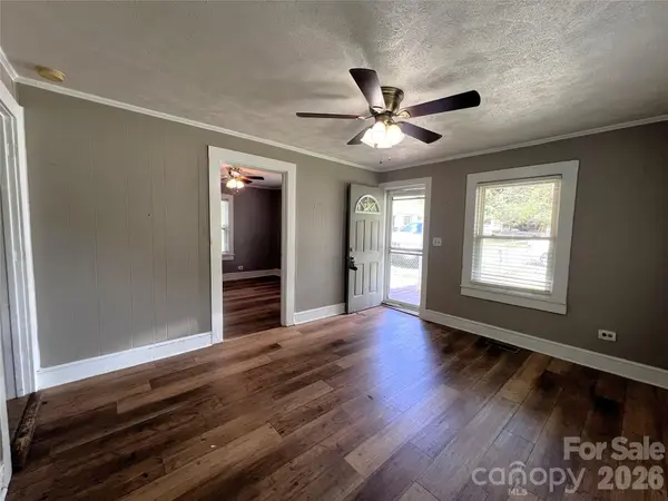 409 S Maple ST, Dallas, NC 28034