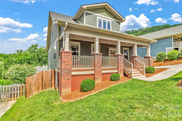 18 Byrdcliffe LN, Asheville, NC 28805