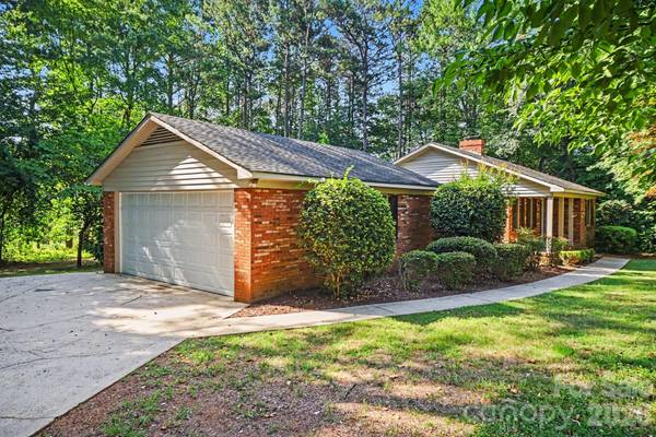 304 Julia DR, Lincolnton, NC 28092