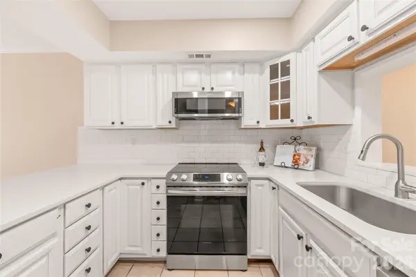 8410 Cricket Lake DR, Charlotte, NC 28277