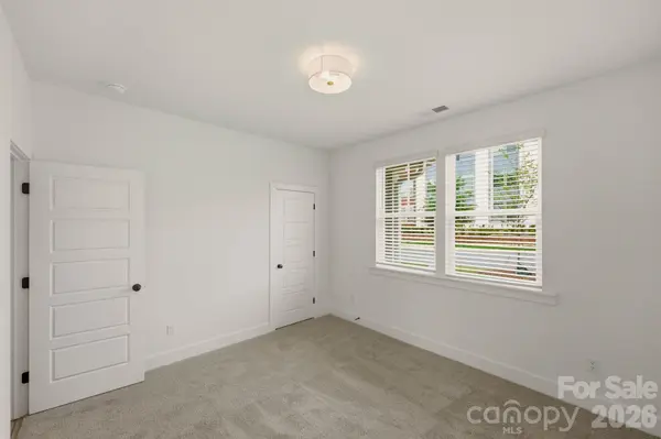 4039 Bass River Pkwy, Charlotte, NC 28217