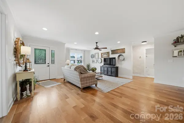 2404 23rd Street DR NE, Hickory, NC 28601