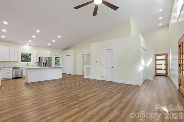 1008 Bell Mountain RD, Zirconia, NC 28790