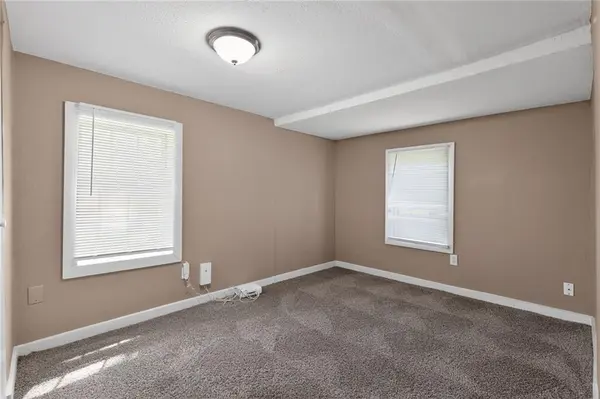 8318 Pershing RD, Raytown, MO 64138
