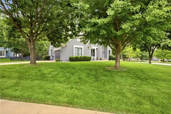 3345 W 143rd TER, Leawood, KS 66224