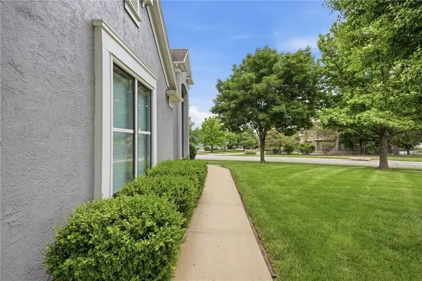 3345 W 143rd TER, Leawood, KS 66224