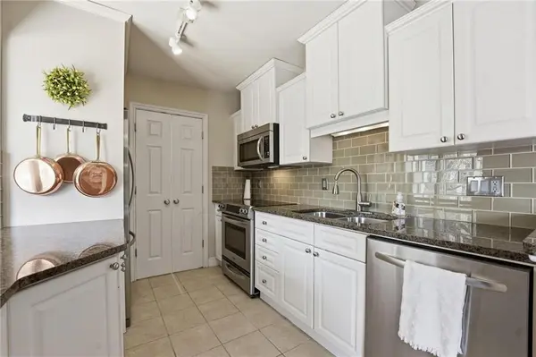 310 W 49 ST #S #304, Kansas City, MO 64112