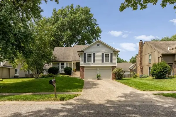8516 DARNELL ST, Lenexa, KS 66215
