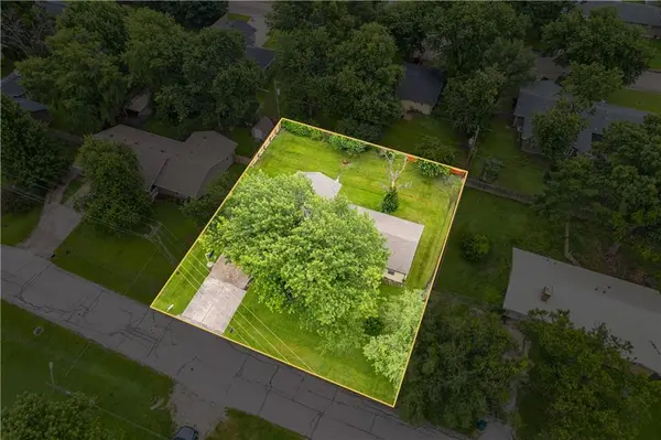 702 S 35th ST, Parsons, KS 67357