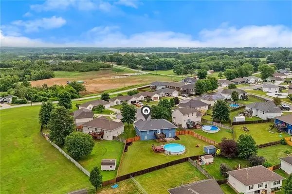 2227 W Ivory CIR, Excelsior Springs, MO 64024