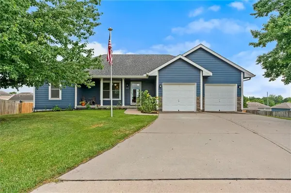 2227 W Ivory CIR, Excelsior Springs, MO 64024