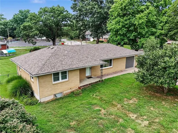 108 Highland DR,  Smithville,  MO 64089