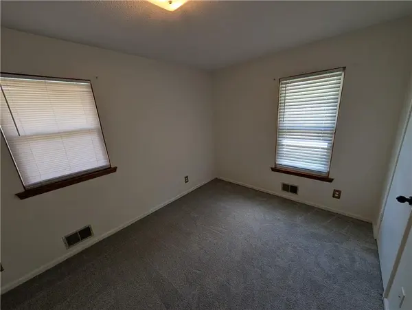 8 NW Noel ST, Lee's Summit, MO 64063