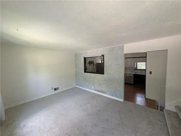 8 NW Noel ST, Lee's Summit, MO 64063
