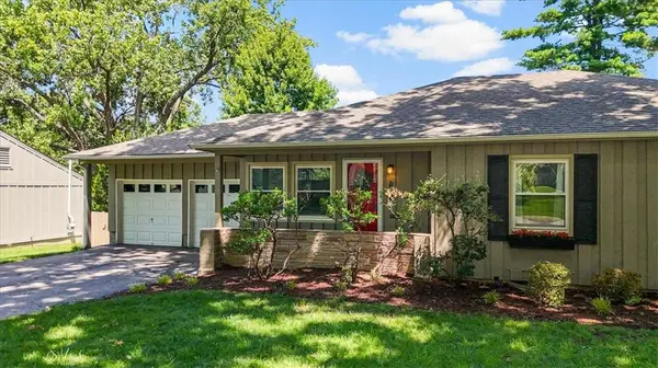 5714 W 77th TER,  Prairie Village,  KS 66208