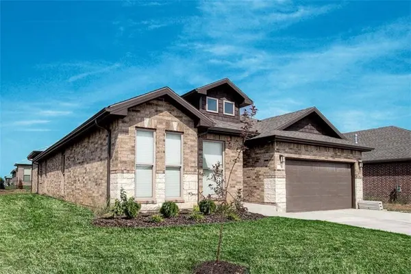 1640 N 157th LN, Basehor, KS 66007