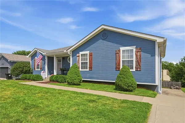 1910 Chestnut DR, Pleasant Hill, MO 64080