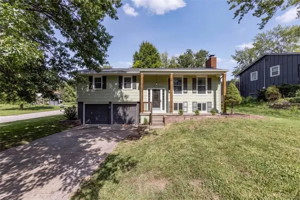 6739 NW Hilldale DR, Kansas City, MO 64151