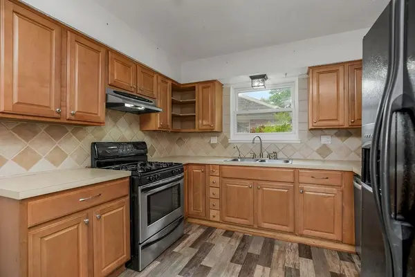6534 NW Hamer DR, Kansas City, MO 64118