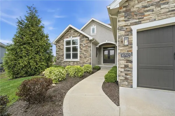 10702 W 171st TER, Overland Park, KS 66221