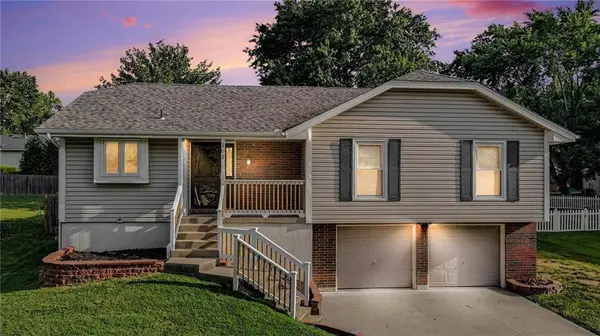 107 NW Leann DR, Blue Springs, MO 64014