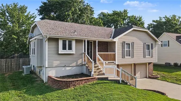107 NW Leann DR, Blue Springs, MO 64014