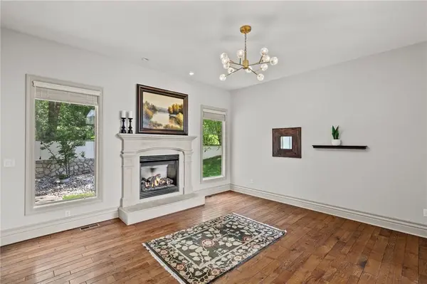 20215 W 89th TER, Lenexa, KS 66220