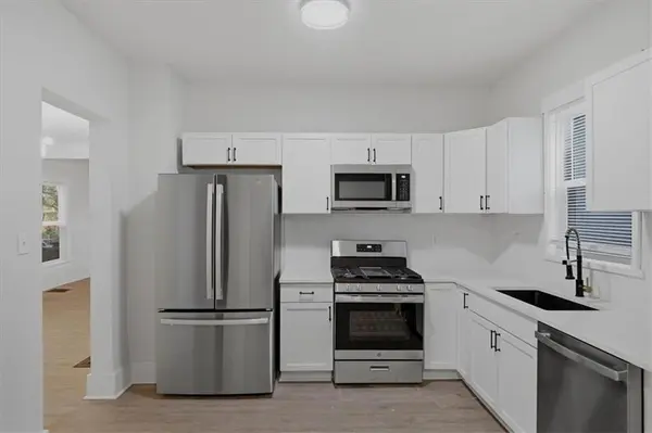 3011 Holmes ST, Kansas City, MO 64109