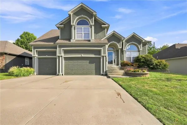 1208 NW Cedar LN, Grain Valley, MO 64029