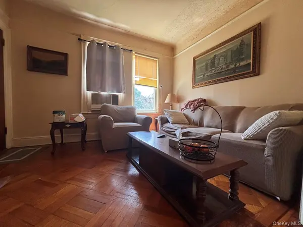 150-29 86th AVE, Briarwood, NY 11432