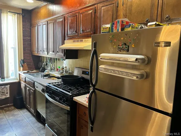 150-29 86th AVE, Briarwood, NY 11432