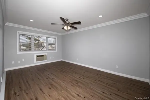 417 Windmill AVE #417-D, West Babylon, NY 11707