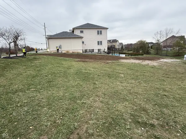 3747 W 121st ST, Zionsville, IN 46077