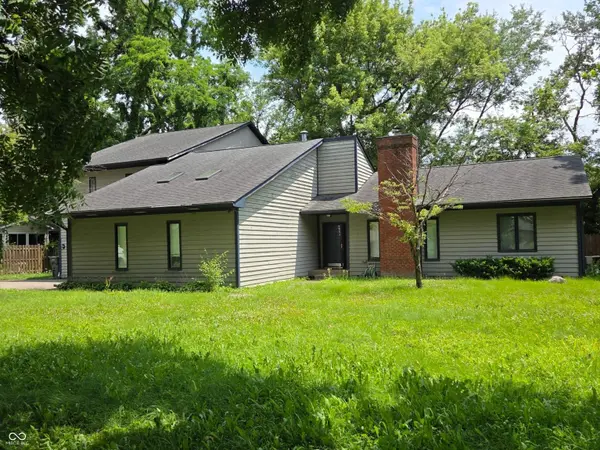 945 Fox Hill DR, Indianapolis, IN 46228