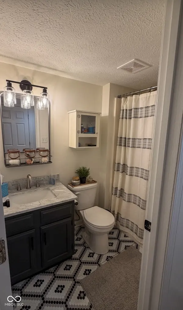9590 S Lake Ridge DR, Bloomington, IN 47401