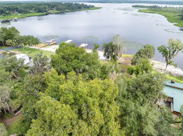 114 LITTLE ORANGE LAKE DR, Hawthorne, FL 32640